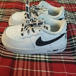 White & black 6c Nike Air force one NBA